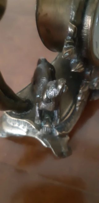 Reloj de bronce con ángel y perro