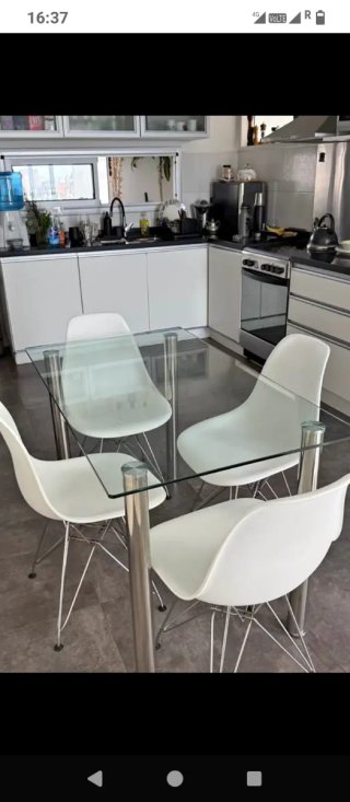 Mesa de comedor de vidrio