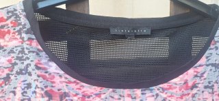 Camiseta multicolor con transparencias