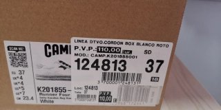 Zapatillas Camper Blancas con cordon blanco roto.