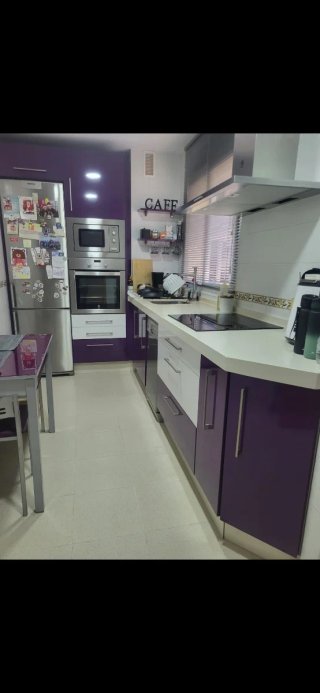 Puertas y frentes de cajón cocina morado/blanco