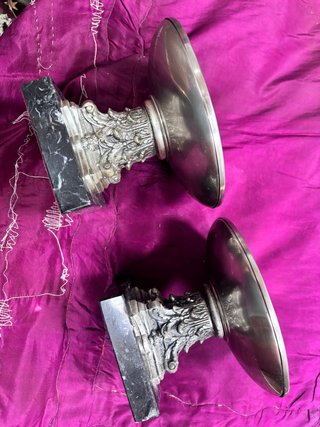 Pareja Candelabros Bajitos Mármol y Metal 11 cms