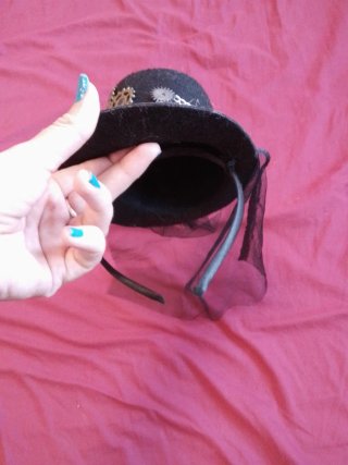 Lo regalo gratis Sombrero de disfraz con diadema y