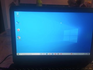 DELL Y7 Laptop Negra y Morada