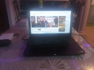 DELL Y7 Laptop Negra y Morada