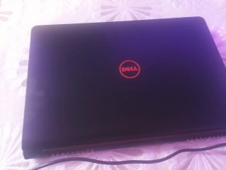 DELL Y7 Laptop Negra y Morada