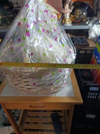 Cesta de regalo decorada