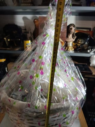 Cesta de regalo decorada
