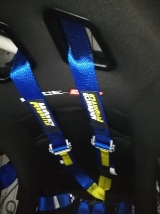 Baquet GT2i Negro con Arneses Azules