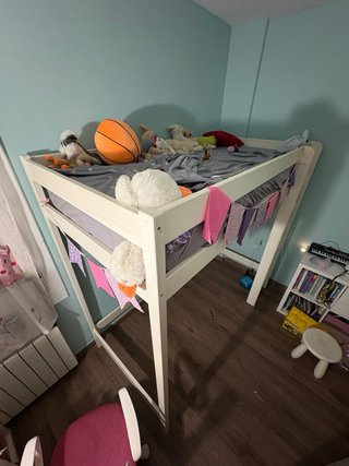 Cama alta con escritorio y cambiador