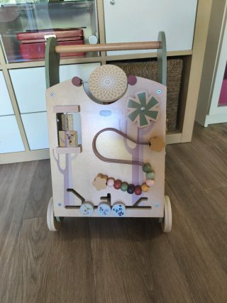 Andador de madera para bebé