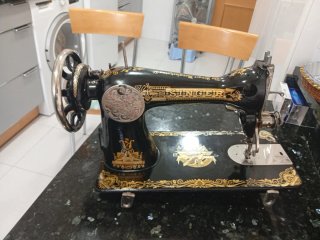 Máquina de coser Singer antigua