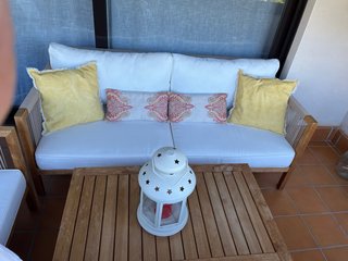 Sofá, sillón y mesa de jardín madera