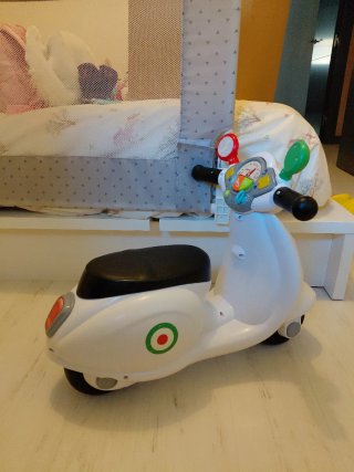 Moto Vespa Juguete Chicco o otra