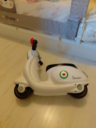 Moto Vespa Juguete Chicco o otra