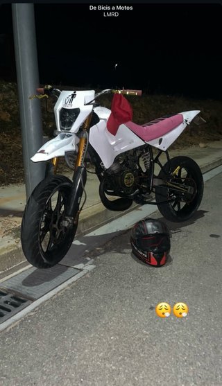 Rieju RR Supermotard Blanca y Rosa
