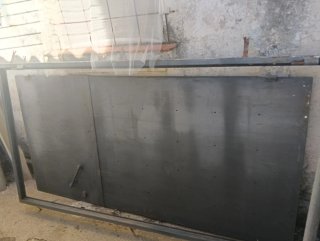 Puerta de hierro con marco mide 2 de largopor1anch