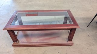 Mesa de centro de madera y cristal