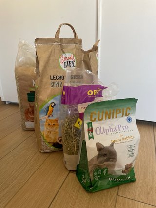 Jaula para mascotas con accesorios