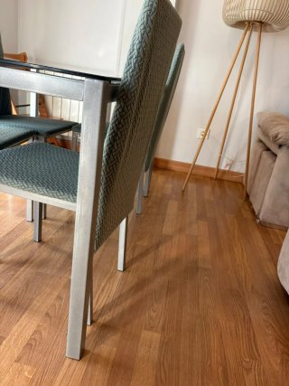 Mesa de comedor y 4 sillas, Recogida Badajoz
