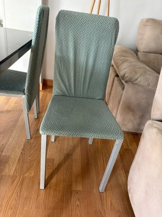 Mesa de comedor y 4 sillas, Recogida Badajoz