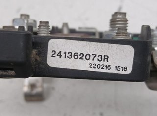 Caja relés / renault 241362073r master iii 228010