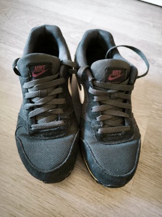 Nike Talla 39 Negro y Morado