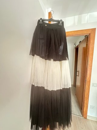 Falda larga de tul negra y blanca