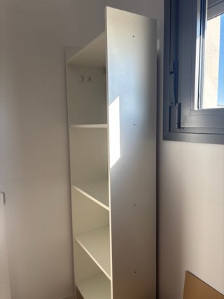 Estantería blanca de madera
