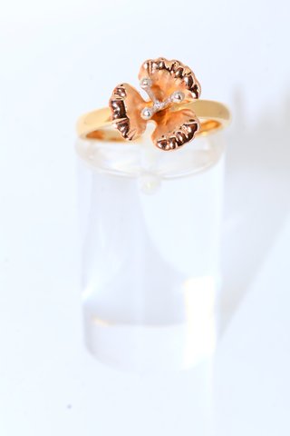 J-0923 Anillo Oro 18K Flor Rosa y Blanco