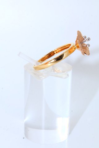 J-0923 Anillo Oro 18K Flor Rosa y Blanco