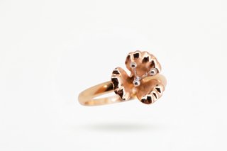 J-0923 Anillo Oro 18K Flor Rosa y Blanco