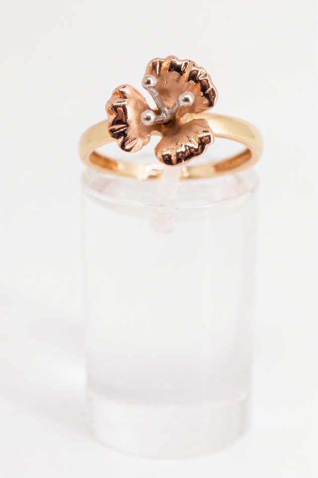 J-0923 Anillo Oro 18K Flor Rosa y Blanco