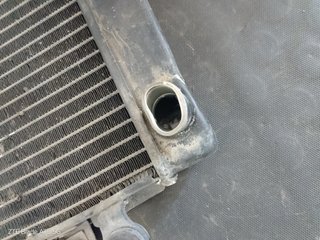Radiatore Kawasaki ER 5 con ammaccature