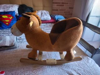 Caballito balancín peluche con respaldo