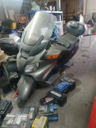 Moto Suzuki burgman 650cc moto para reparar o pie