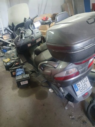 Moto Suzuki burgman 650cc moto para reparar o pie