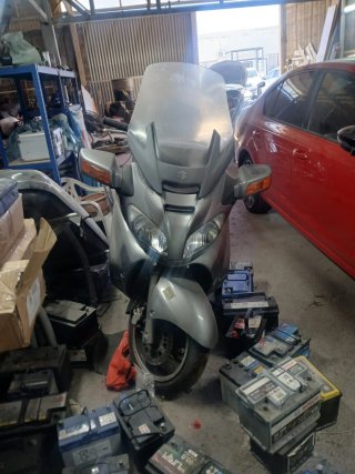 Moto Suzuki burgman 650cc moto para reparar o pie
