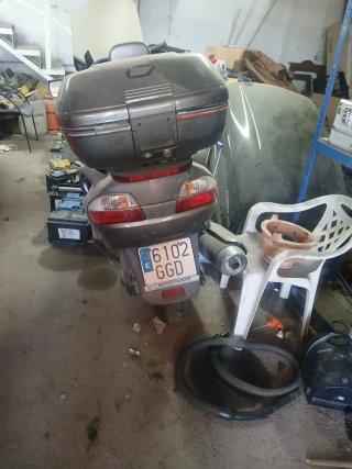 Moto Suzuki burgman 650cc moto para reparar o pie