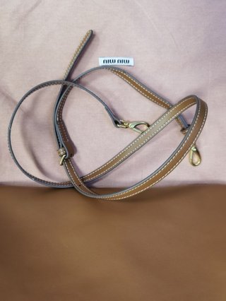 Borsa a spalla Miu Miu in pelle cammello