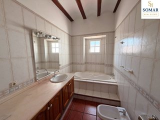 Casa de pueblo con nave anexa y terreno rústico