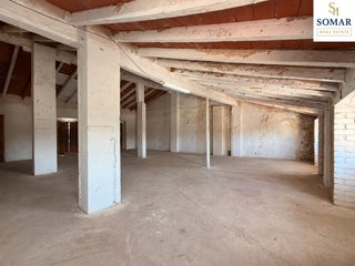 Casa de pueblo con nave anexa y terreno rústico