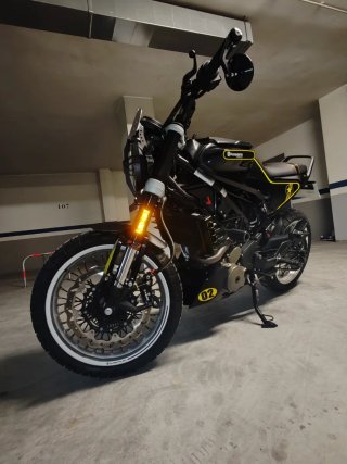 Husqvarna Svartpilen 401, 44cv