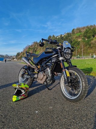 Husqvarna Svartpilen 401, 44cv