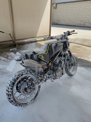 Husqvarna Svartpilen 401, 44cv