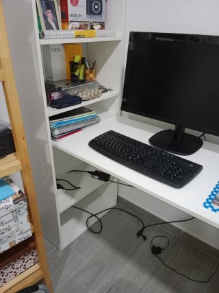 Escritorio blanco y negro