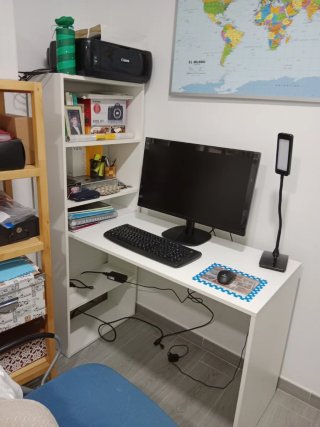 Escritorio blanco y negro