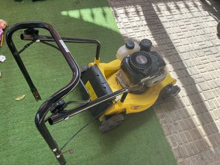 Cortacésped amarillo