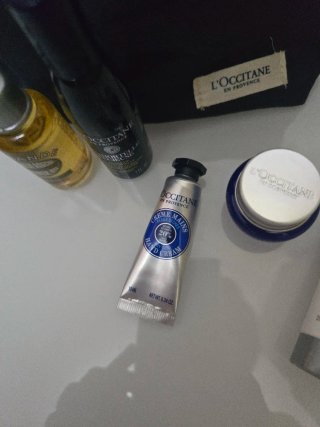 Crema L'Occitane con pochette