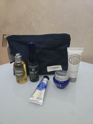 Crema L'Occitane con pochette